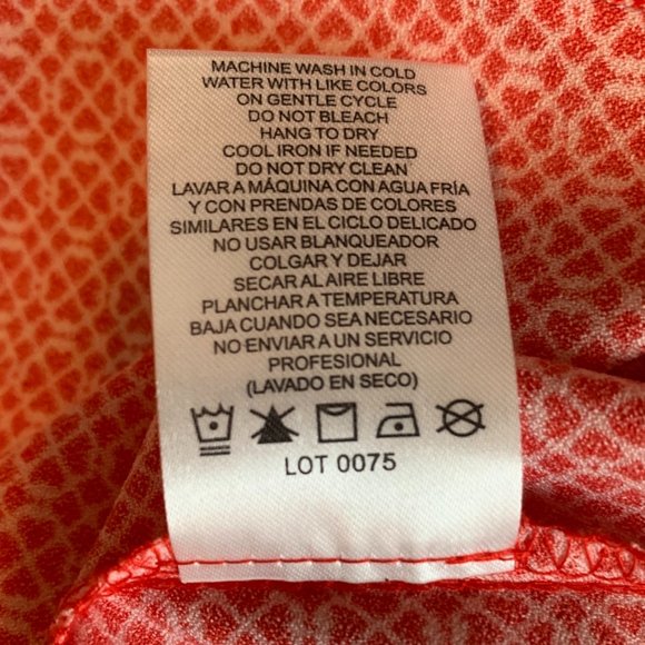 NWOT HILARY RADLEY Red Geometric Print Blouse Cap Sleeve V-Neck - Size Medium - Picture 6 of 8